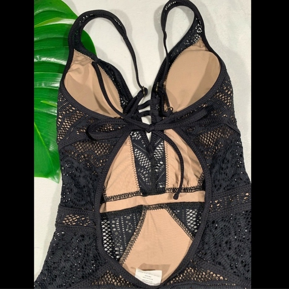 NEW! Becca Show & Tell One-Piece Swimsuit Lace Crochet in Black‎ [SZ XS ] - Picture 4 of 8